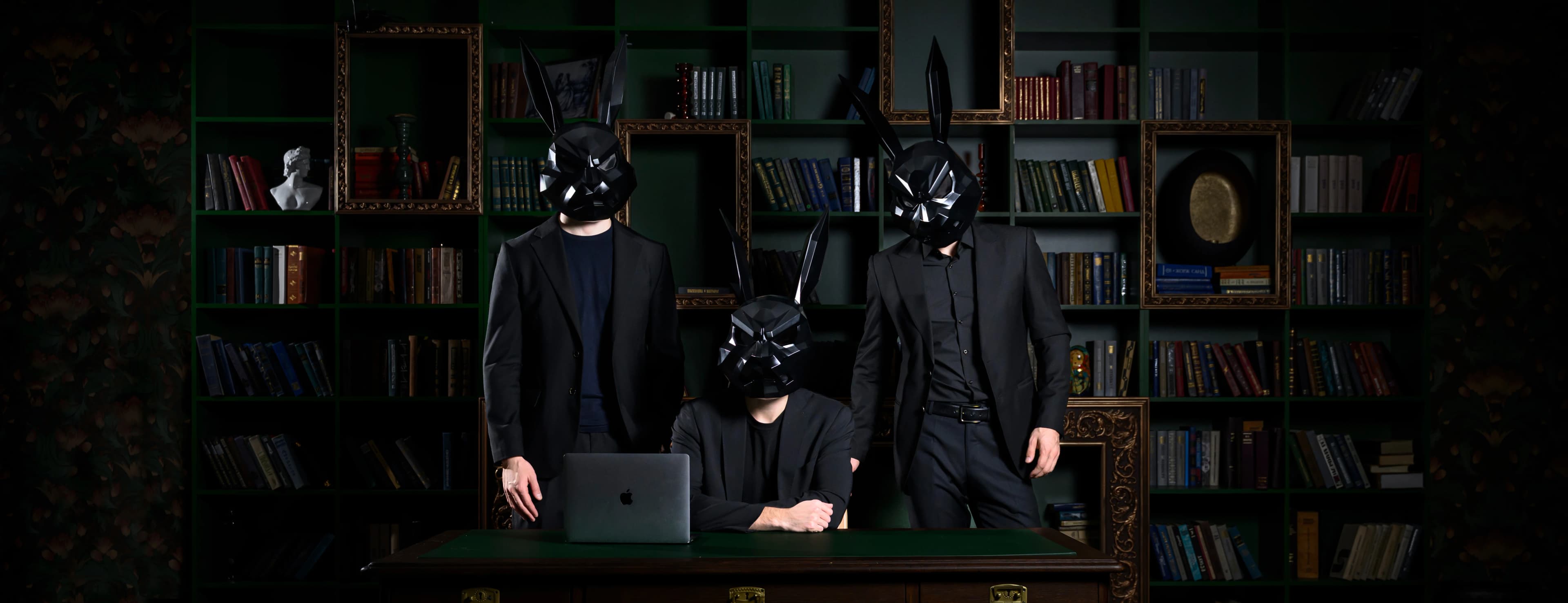 Решение создать проект «ELPY» было принято нами из-за отсутствия у сферы качества предоставляемых услуг достойных современности. Простыми словами, мы устали смотреть на функционал и сервис у смежных с игрой проектов, развитие которых остановилось более 15 лет назад, на то, как из-за них стагнирует и умирает игра, которую мы любим и которой посвятили десятки тысяч часов.